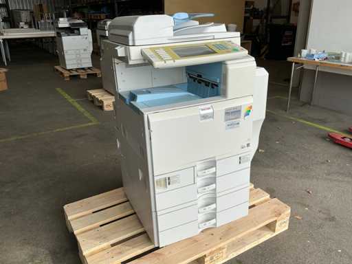 Imprimant? multifunc?ional? Ricoh Aficio MP C3001