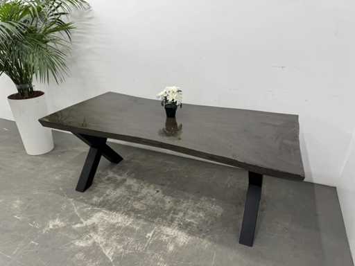 Tavolo per tronchi d'albero in resina epossidica