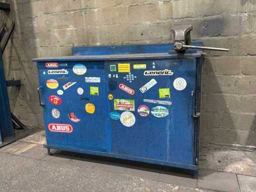 Steel workbench with vice