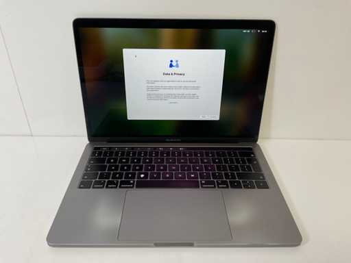 Apple MacBook Pro 13”, Core(TM) i5 8th Gen, 8 GB RAM, 128 GB NVMe Laptop