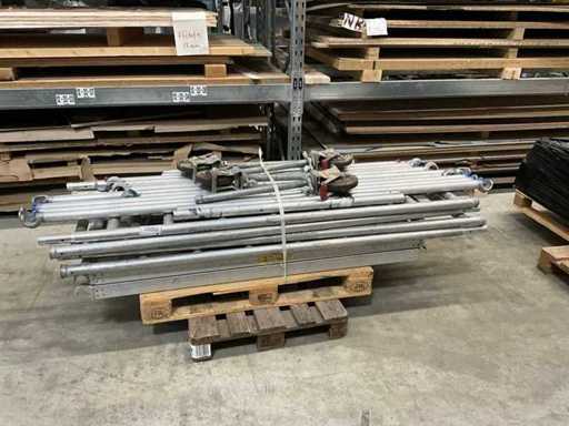 Andamios móviles Custers, 2 estanterías de 2 m cada una, 4 partes laterales de 2 m de altura, en buen estado, completas