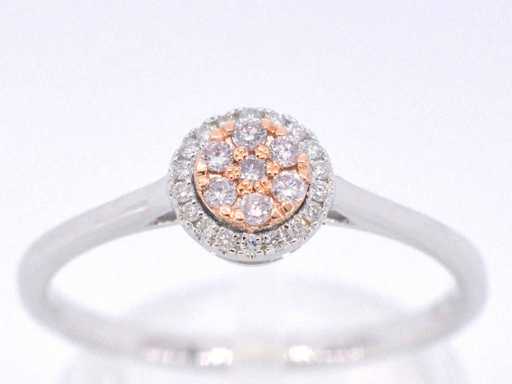 White gold ring with natural pink and white diamond