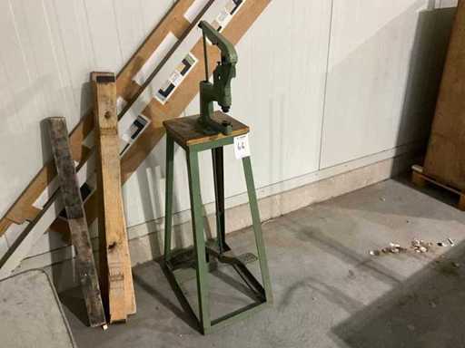 Machine à presse à anneaux