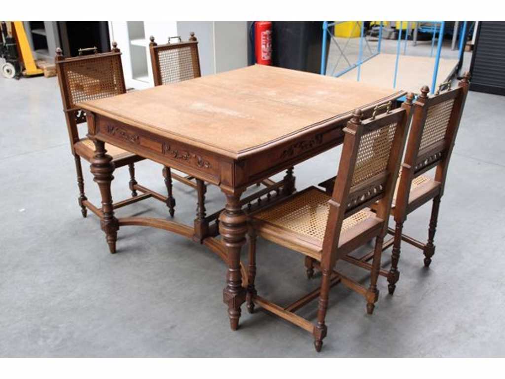 Antieke tafel en 4 stoelen
