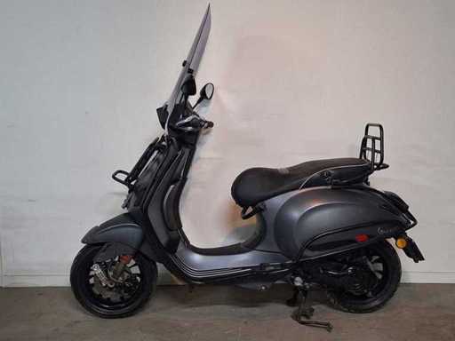 Piaggio Vespa Sprint, moped de 25 km în 4 timpi