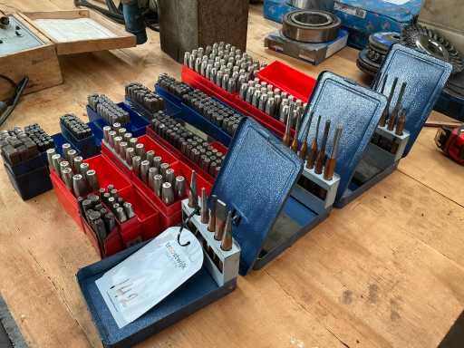 Lotto di numeri e lettere di battuta