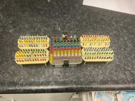 Partij tandheelkundige boren en frezen