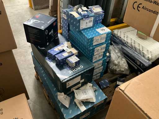 Diverses grues et accessoires (10x)