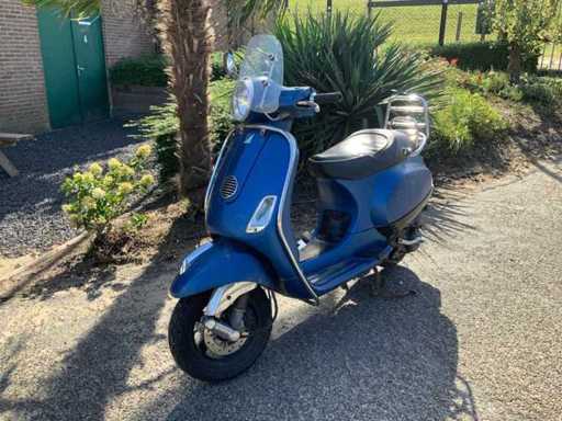 Piaggio LX50 scooter