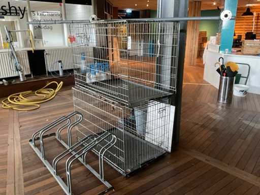 Dog crate (2x)