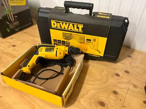 Pi?a szablasta DeWalt i wiertarka udarowa