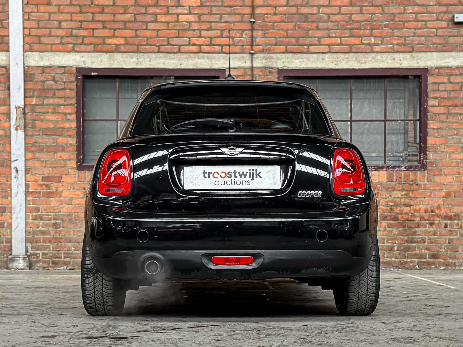 Mini Cooper 1.5 Business 136pk 2016 (Origineel-NL), KR-270-J