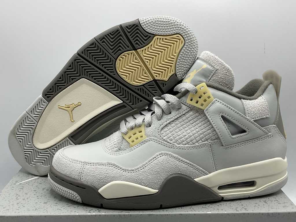 Nike Jordan 4 Retro SE Craft Photon Dust Sneakers 42 1/2