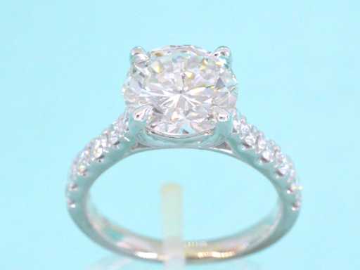 Gouden diamanten solitair ring met een grote diamant van 5.00 carat