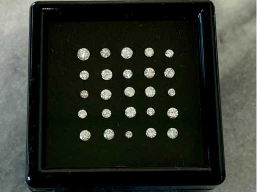 Diamant natural cu tăietură strălucitoare de 1,01 carate