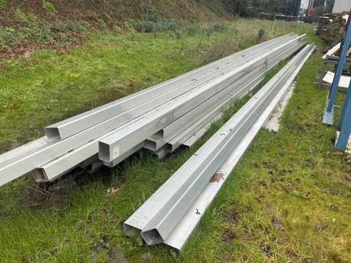 Charge langer Aluminiumrohre