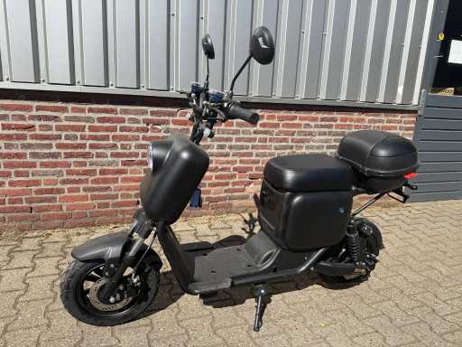 Q3 - Elektrische scooter met COC documenten voor Nederlands kenteken
