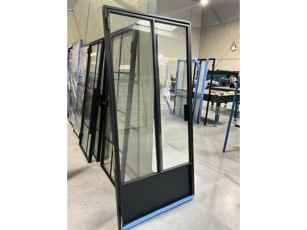 Steel door 990 x 2050 mm.