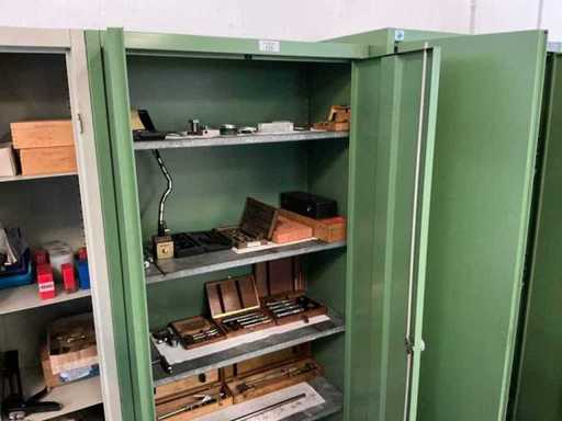 Stalowa obudowa z przyrządami pomiarowymi