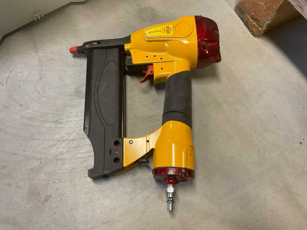 Union 3AM/N-50U Pneumatic Tacker