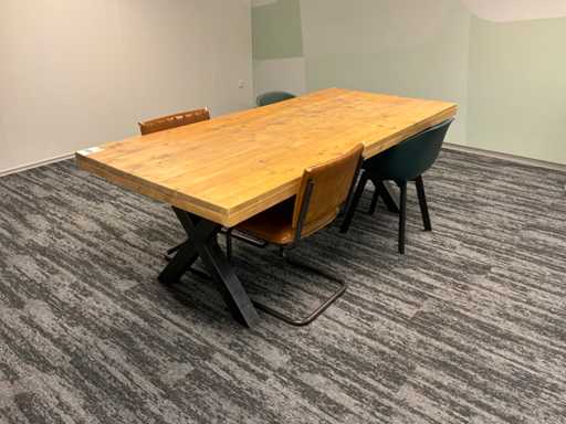 Vergadertafel met 7 vergaderstoelen