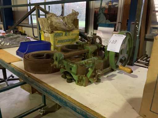 Polizor de fer?str?u cu band? de epoc?