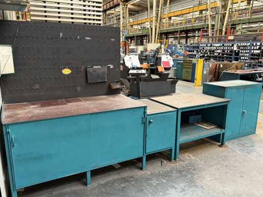   3 armoires d’atelier avec contenu