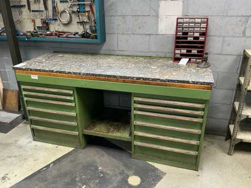 Workshop furniture with tools included