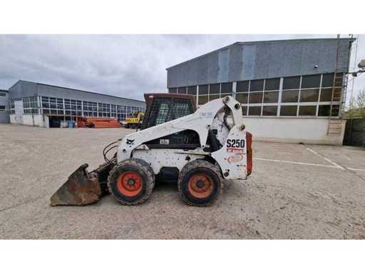 BOBCAT S250 Kompakter Skid steiler