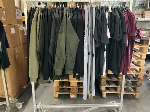 Partij diverse Cruyff vesten/broeken/tshirts (52x)