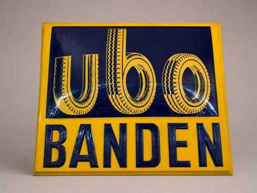 Panneau publicitaire pour pneus UBO