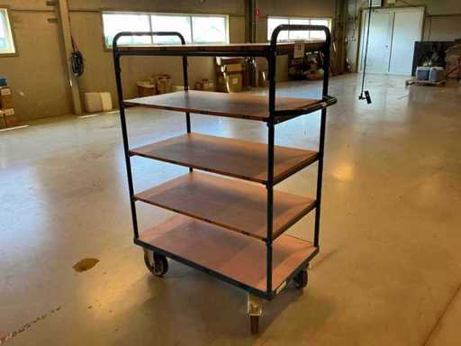 Tramway à quai Fetra 8241