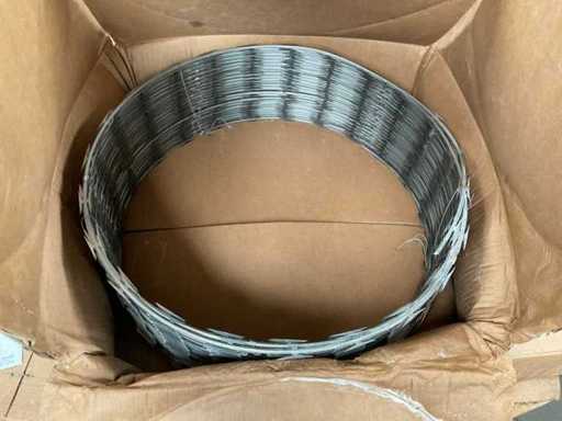 Filo spinato affilato (7x)
