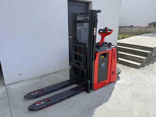 Linde D12 AP Stackers