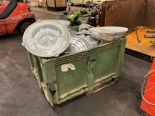 Various industrial lighting fixtures