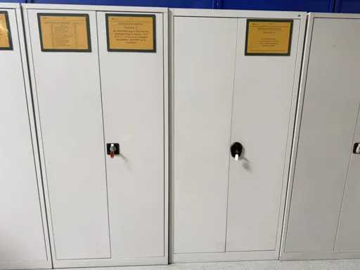   2 armoires d’atelier avec contenu