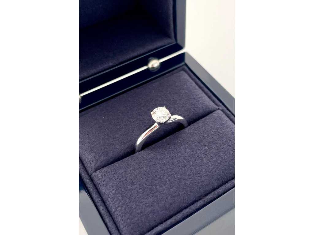 Elegante solitaire ring met een halve karaat diamant (DSR2)