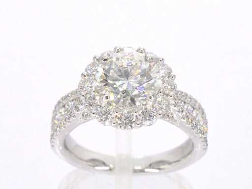 Platina ring met 2.00 ct centrale briljant en zijdiamanten