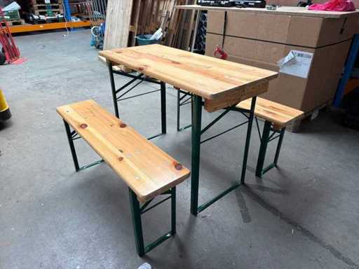 Bier tafel met bankjes (78x110x50)