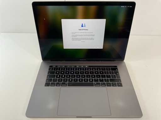 Apple MacBook Pro 15.4”, Core(TM) i7 8th Gen, 16 GB RAM, 256 GB NVMe, AMD Radeon Pro 555X 4 GB Laptop