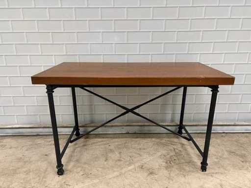 Stół restauracyjny