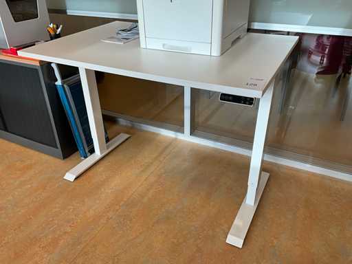 Elektrisch verstelbare bureautafel