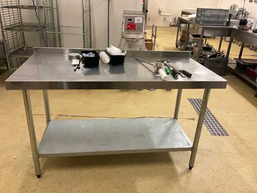 Table de travail en acier inoxydable