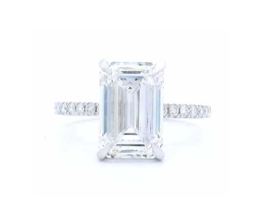 18 Karaat witgouden ring met 4,23 crt. diamant