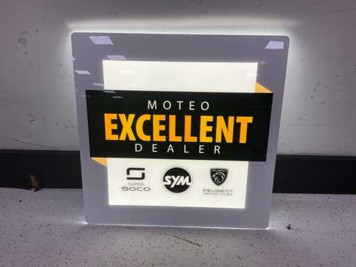 Cartella murale Moteo illuminata con il "logo"