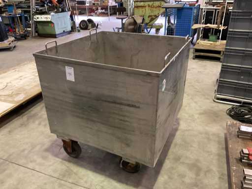 Caja de acero inoxidable móvil