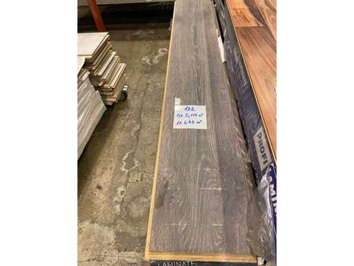 122/ Laminat podłogowy drewniany (10,6 m2)