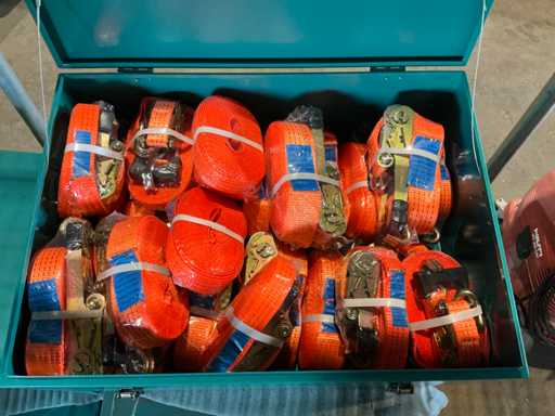 24-facher Befestigungsriemen (3 Tonnen + 5 Tonnen) in einer Metallaufbewahrungsbox