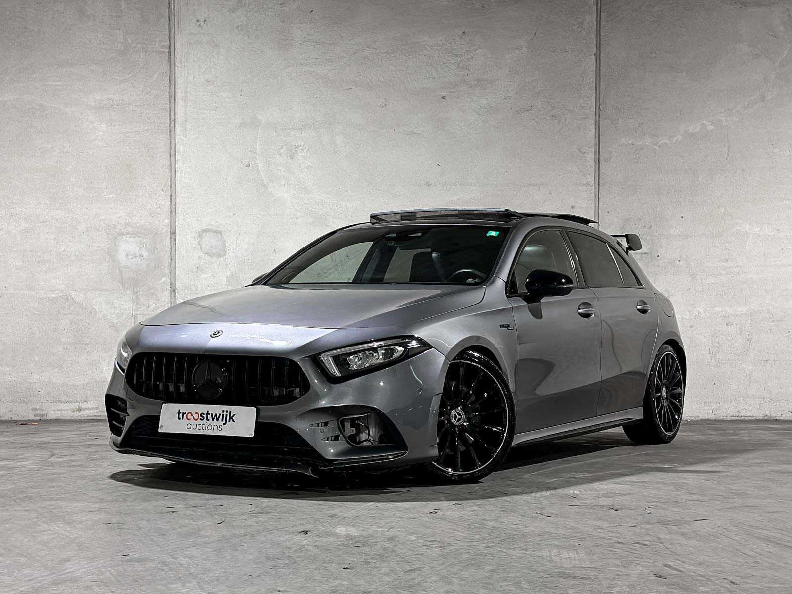 Luxury, sports and classic cars te Tiel