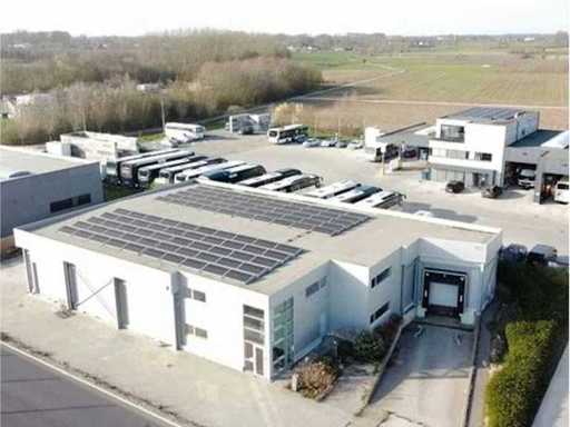 Gekoeld instapklaar bedrijfsgebouw in Heiplas te Lede